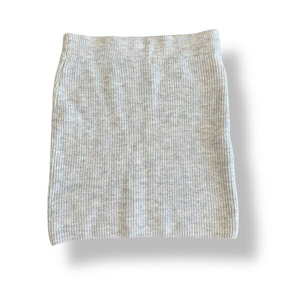 Gianni Bini Ribbed Knit Sweater Skirt Set Gray Crop Cardigan and Skirt‎ M/L - Picture 9 of 13